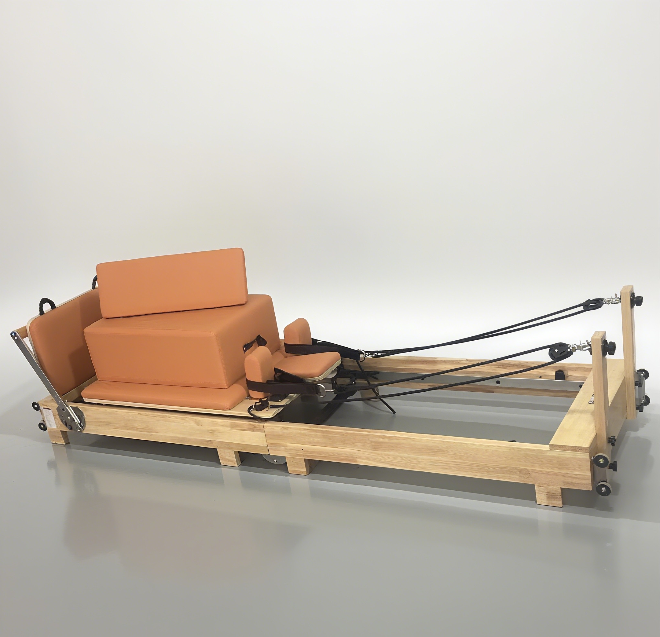 Pilates & Yoga Wohlfühlen Forchheim - Foldable Oak Wood Pilates Reformer with